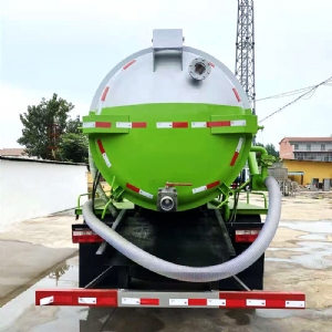 吸污車