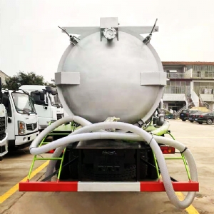 吸污車